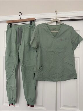 Mediclo Sage Green Scrub set